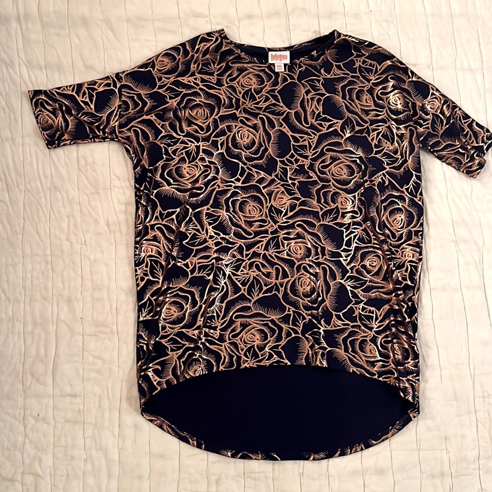 Elegant Irma navy background with gold roses